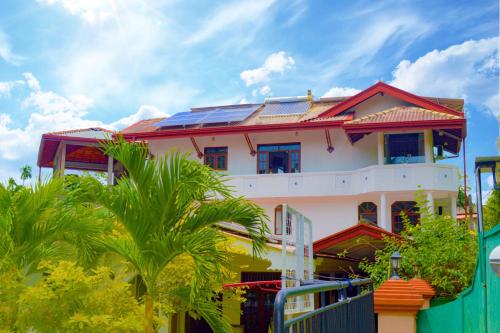 Bangunan di mana terletaknya rumah tamu ini