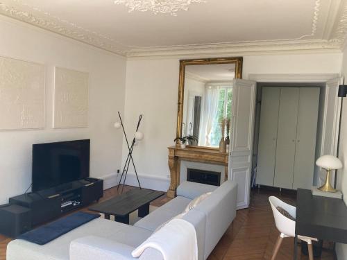 Very charming Haussmannian apartment with balcony