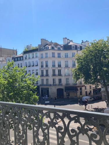 Very charming Haussmannian apartment with balcony