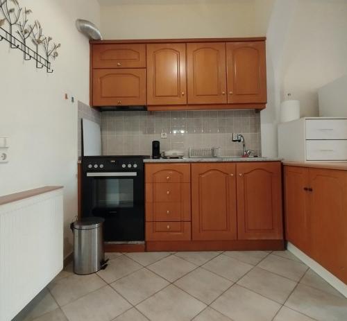 Kuchyň nebo kuchyňský kout v ubytování Hillside Escape by the Sea