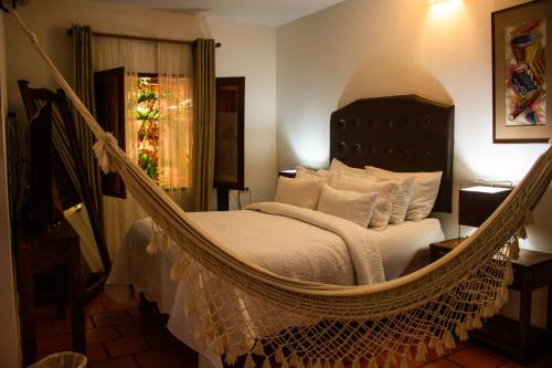 a bedroom with a hammock bed in a room at Hotel Boutique Casa de Los Santos Reyes Valledupar in Valledupar