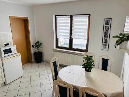 Η κουζίνα ή μικρή κουζίνα στο Gästewohnung in Breitenworbis
