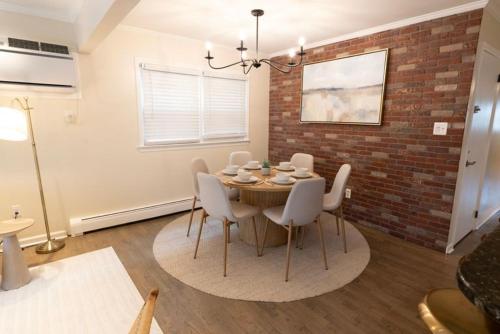 Posezení v ubytování Modern 3BR Near EWR, Parking, 25 Min NYC