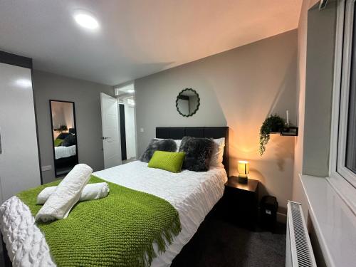 Ένα ή περισσότερα κρεβάτια σε δωμάτιο στο Stylish 2BR Stay- Preston City