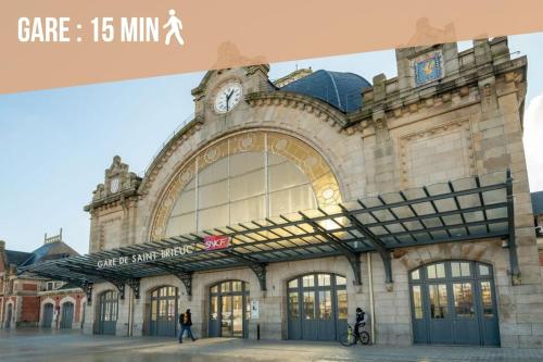 a large building with a clock on top of it at Le Velours, Cosy & Raffiné avec Parking in Saint-Brieuc