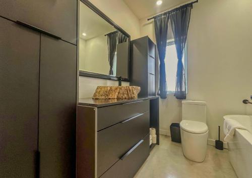 Ένα μπάνιο στο Modern Apartment - Home Theater and Premium Kitchen