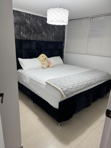 Giường trong phòng chung tại Hermoso Apartamento en la Guaira Urbanización La Llanada
