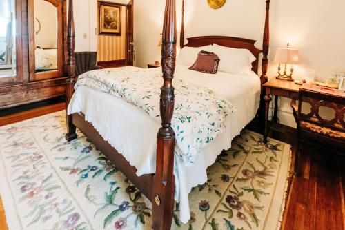 Katil atau katil-katil dalam bilik di Mercersburg Inn