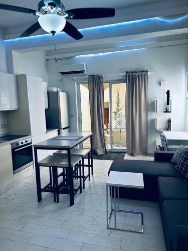 Cuina o zona de cuina de Oceans Beach Condo
