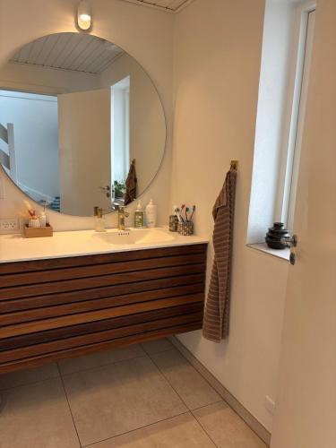 a bathroom with a sink and a mirror at Hyggeligt hus i natur område near Aalborg