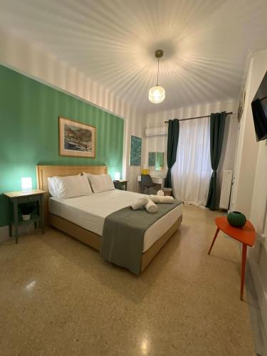 The Artist's Nook - Syntagma Escape