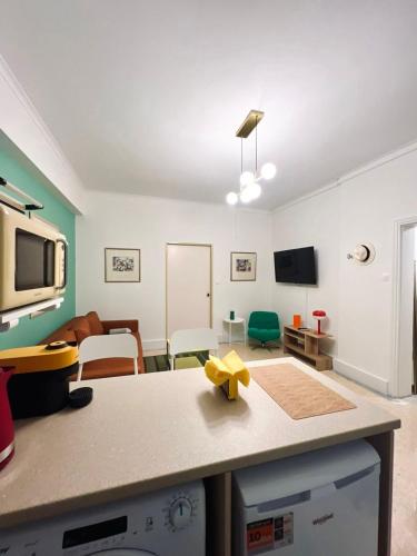 The Artist's Nook - Syntagma Escape