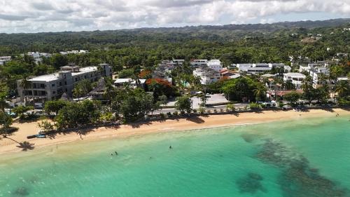 La Fenice 3 Bedroom Beachfront Apartment