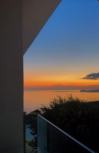 a view of the sunset from the balcony of a house at Vila Mema in Piqeras