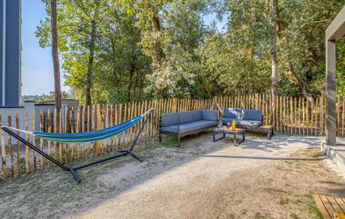 Κήπος έξω από το Stunning Home In Meschers-Sur-Gironde With Wifi