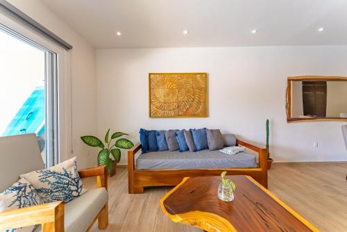 Lagoonfront Apartment with Pool and Beach Accessにあるシーティングエリア