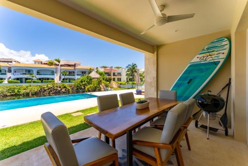 Lagoonfront Apartment with Pool and Beach Accessの敷地内または近くにあるプール