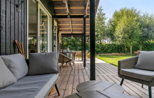 Χώρος καθιστικού στο 4 Bedroom Amazing Home In Idestrup