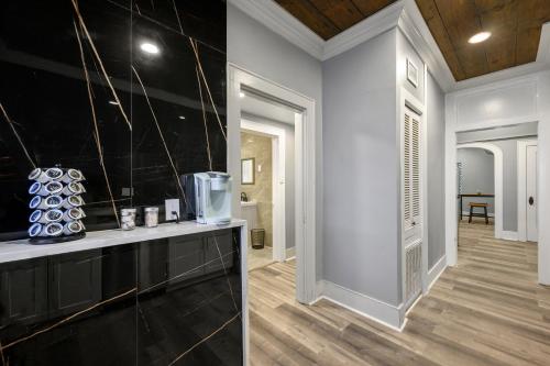 Fotografie z fotogalerie ubytování Modern Chic Montrose 3BR Apartment with King Bed v destinaci Houston