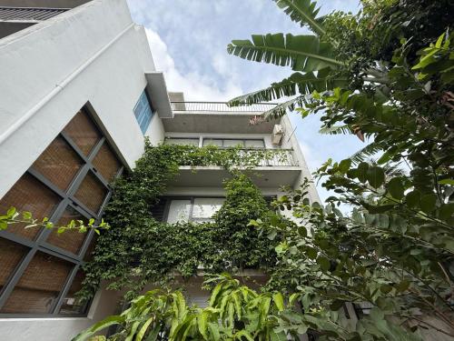 Bangunan di mana terletaknya vila ini