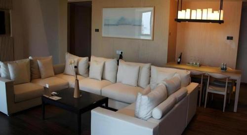 a living room with a white couch and a table at Xian Elegant Oriental Hotel in Xi'an
