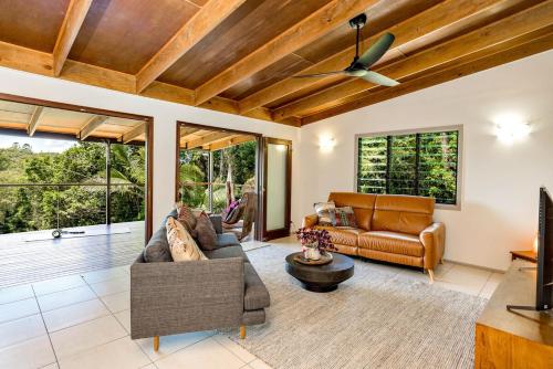 Χώρος καθιστικού στο Kuranda Rainforest House