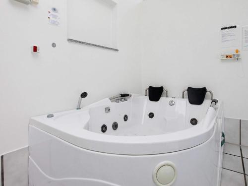 Φωτογραφία από το άλμπουμ του 12 person holiday home in Væggerløse σε Bøtø By