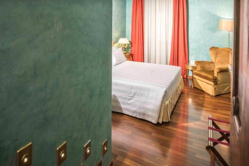 Katil atau katil-katil dalam bilik di Golden Tower Hotel & Spa