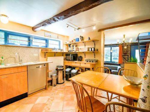 Kuchyň nebo kuchyňský kout v ubytování Cozy Country Stay, Stoumont