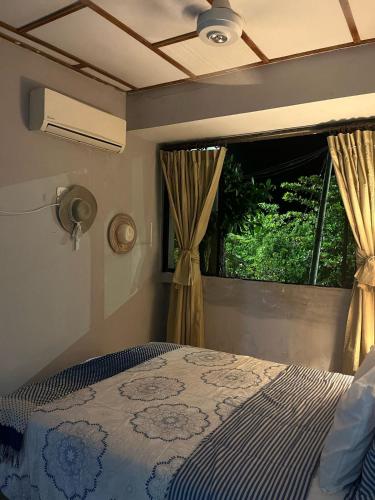 a bedroom with a bed and a window at Habitacion frente al mar en Tolú in Santiago