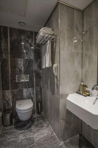 Un baño de Seven Deep Hotel