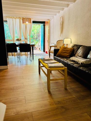 a living room with a couch and a table at Maison cap ferret proche des plages in Lège-Cap-Ferret