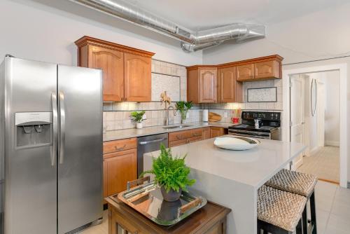 Carousel Lofts - cool space and great locationにあるキッチンまたは簡易キッチン