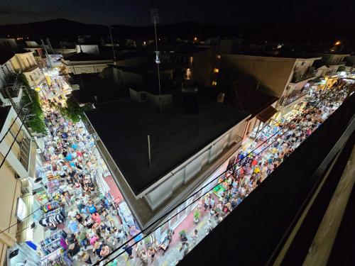 an overhead view of a crowd of people at an event at SeaView Studios in Potos