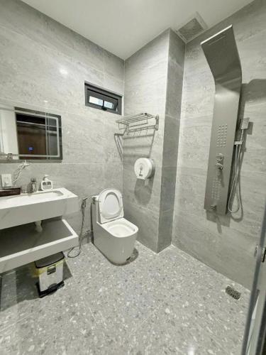 Ένα μπάνιο στο MBee Hotel