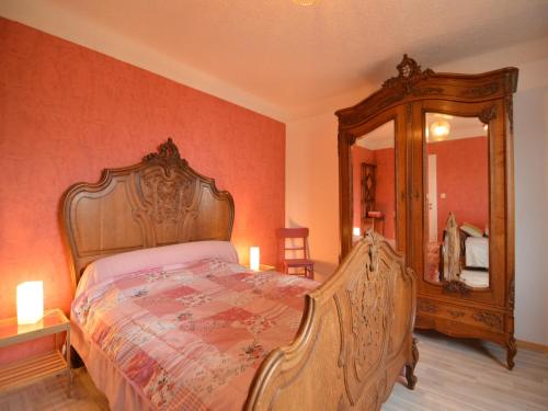 Ένα ή περισσότερα κρεβάτια σε δωμάτιο στο Holiday Home with Garden, Heating, Barbecue