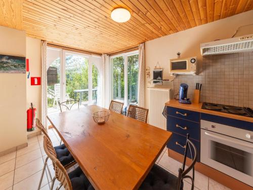 Η κουζίνα ή μικρή κουζίνα στο Forest Retreat in Bouillon
