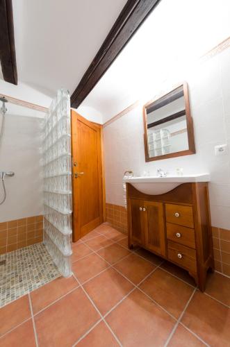 a bathroom with a sink and a mirror at Casa Rural El Solanar in Castelserás