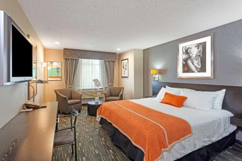 Huone majoituspaikassa Ramada Plaza by Wyndham West Hollywood Hotel & Suites