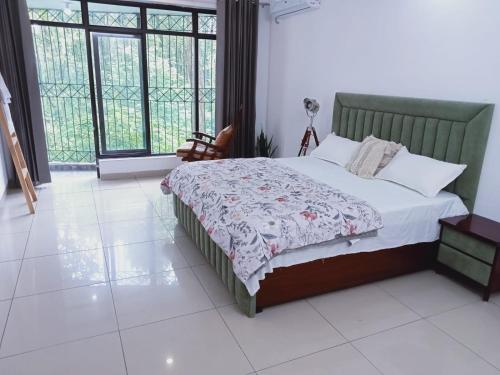 Katil atau katil-katil dalam bilik di The Jungle Retreat 2 by Jabula Getaways