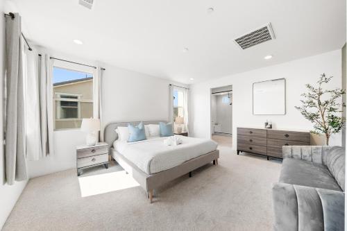 Postel nebo postele na pokoji v ubytování #Marbella Lane - Curated 5BR in Upscale RMV Haven
