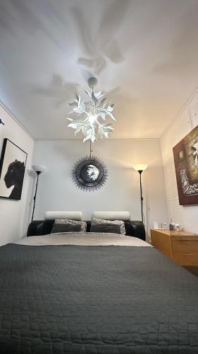 Ένα ή περισσότερα κρεβάτια σε δωμάτιο στο 2bedroom apartment in Haninge