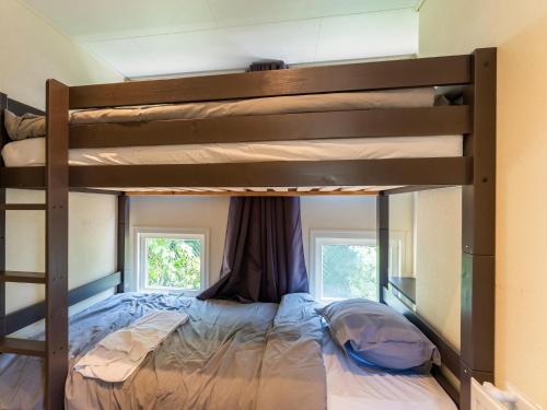 Ein Bett oder Betten in einem Zimmer der Unterkunft Serene Forest Stay with Comfort