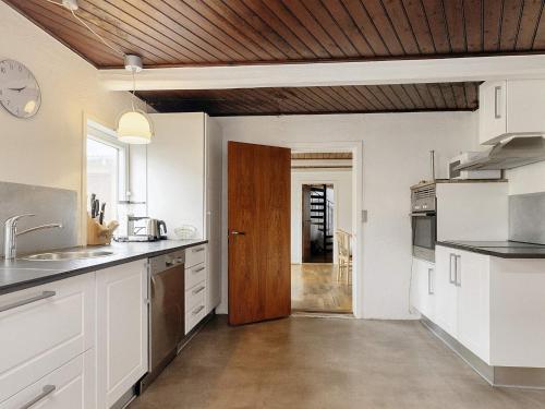 Η κουζίνα ή μικρή κουζίνα στο Rustic Farmhouse Getaway - By Traum Ferienwohnungen