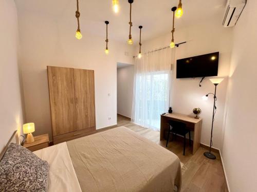 a bedroom with a bed and a tv on the wall at Thor Hostal Boutique in Alicante