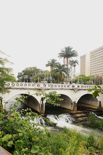 a bridge over a river in a city at Hotel Cielo de Tambores in Cali