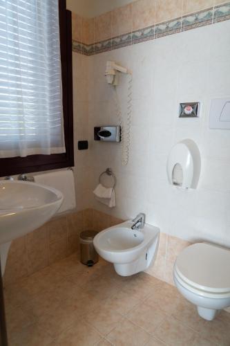 a bathroom with a toilet and a sink at Hotel HDomus in Nogarole Rocca