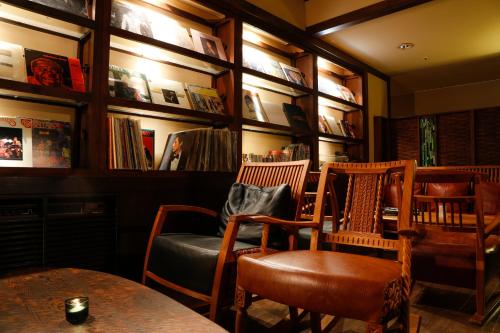a room with chairs and a table and books at Yumenoian Yuyake Koyake in Himeji