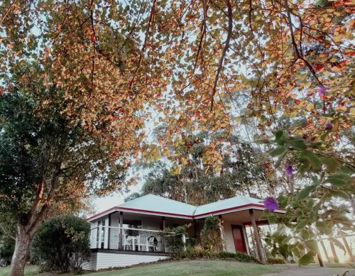 Taman di luar Karri Mia Chalets and Studios