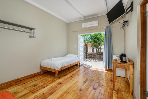 Una cama o camas en una habitación de Le Petit Karoo Ranch